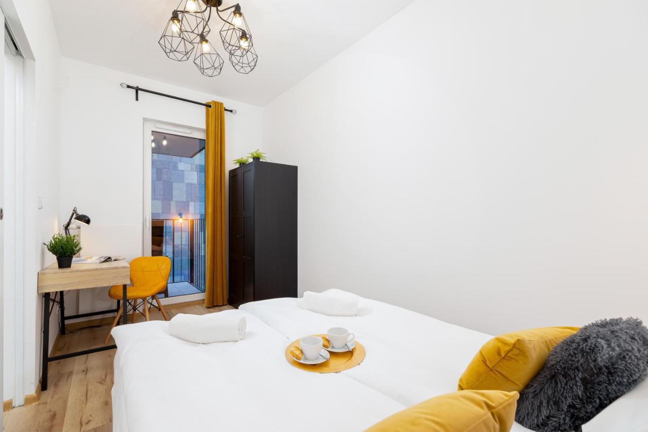 Movie Jacuzzi Apartment At The Main Station By Noclegi Renters Krasków Εξωτερικό φωτογραφία