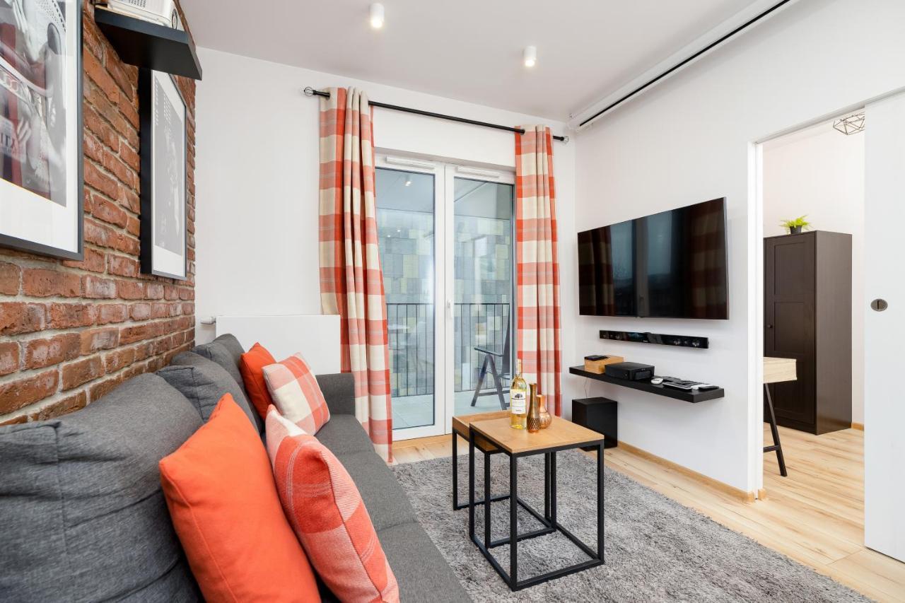 Movie Jacuzzi Apartment At The Main Station By Noclegi Renters Krasków Εξωτερικό φωτογραφία