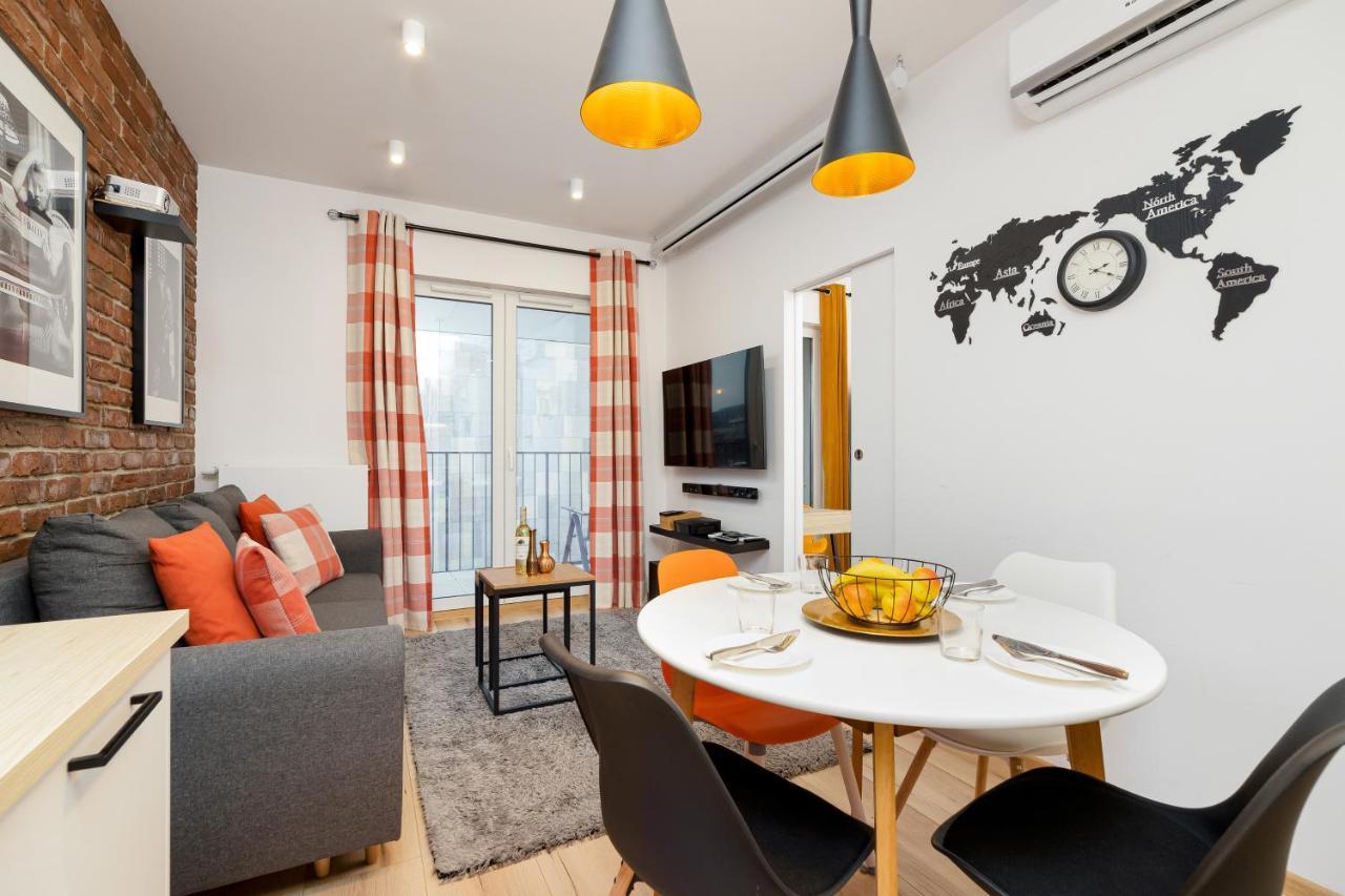 Movie Jacuzzi Apartment At The Main Station By Noclegi Renters Krasków Εξωτερικό φωτογραφία