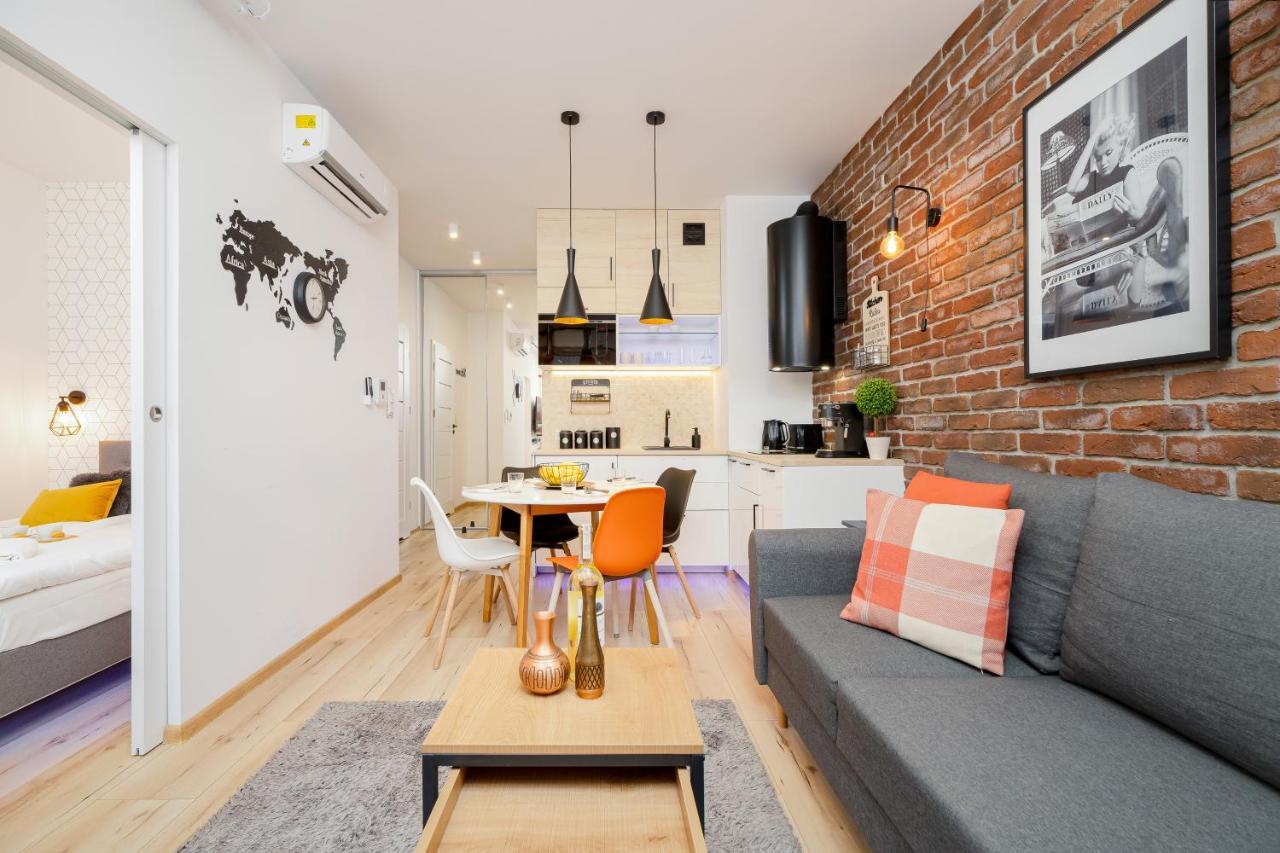 Movie Jacuzzi Apartment At The Main Station By Noclegi Renters Krasków Εξωτερικό φωτογραφία