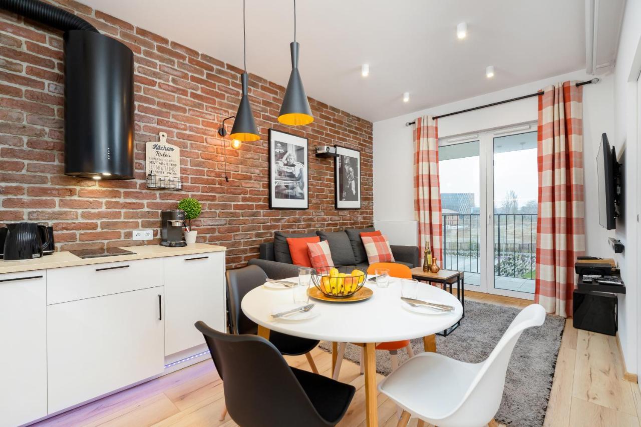 Movie Jacuzzi Apartment At The Main Station By Noclegi Renters Krasków Εξωτερικό φωτογραφία