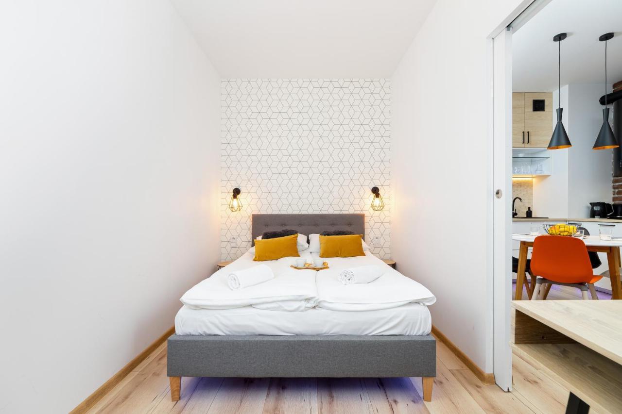 Movie Jacuzzi Apartment At The Main Station By Noclegi Renters Krasków Εξωτερικό φωτογραφία
