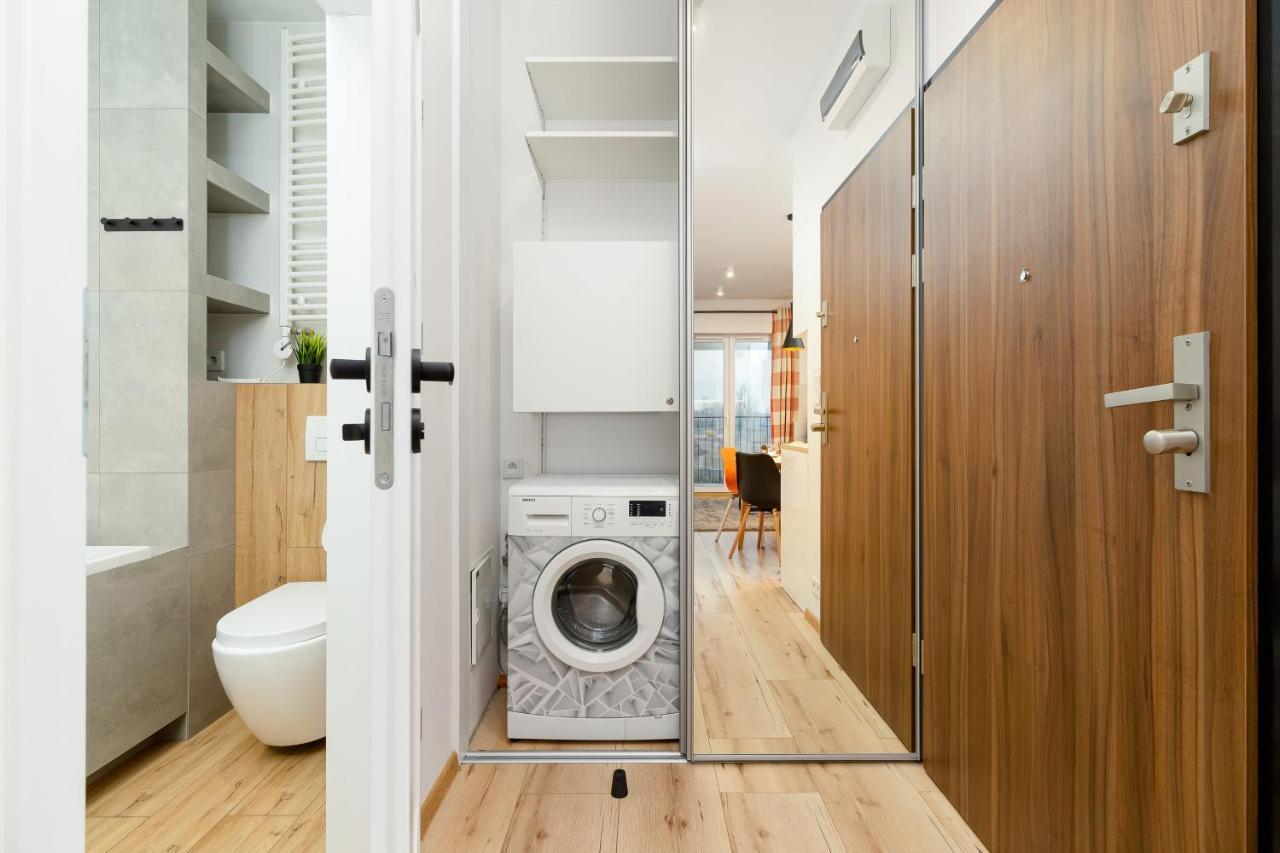 Movie Jacuzzi Apartment At The Main Station By Noclegi Renters Krasków Εξωτερικό φωτογραφία